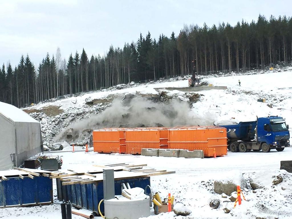 Kuvassa avolouhinnan toteuma (harmaa) suhteessa suunniteltuun louhintamäärään (oranssi, m3ktr) Sulkavuoren avolouhinnan osalta valmiusaste on 54 %.