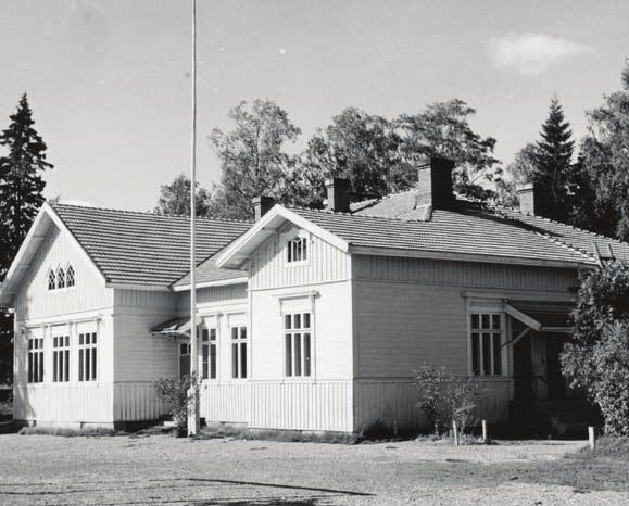 5. Heikki Tiitolan uudistus- ja laajennussuunnitelma vuodelta 1907. / Ruoveden kunnan arkisto. 6. Pekkalan koulu vuonna 1965.