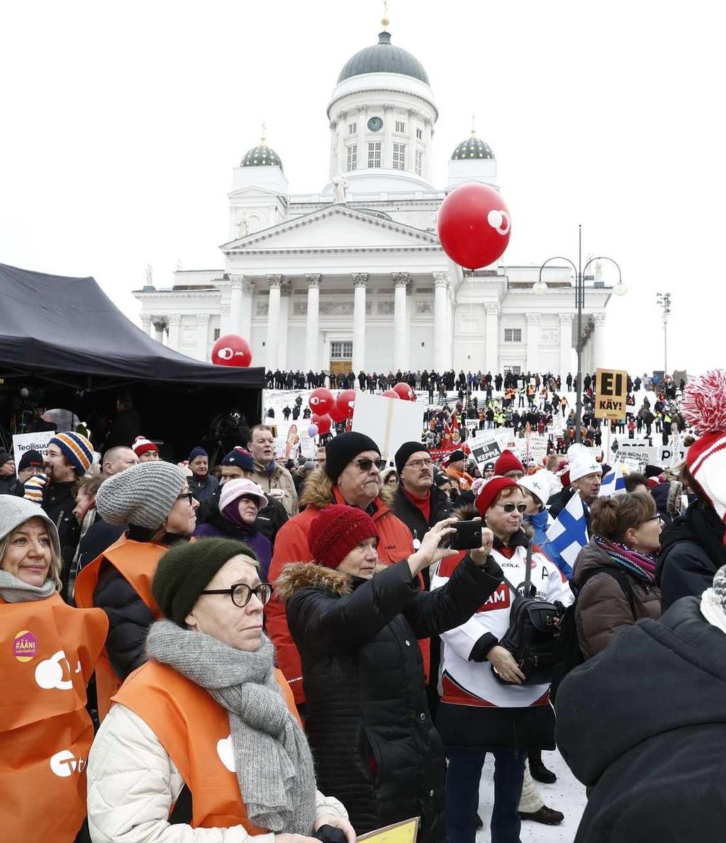 HANNAH ARENDT JA JULKINEN VAPAUS Markku Koivusalo Yleisen valtio-opin dosentti Maanantaina 11.2.