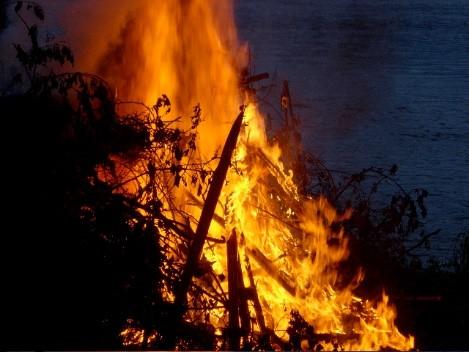 Kesä-, heinä- ja elokuussa vietetään taas keskiviikkoisin yhteisiä majailtoja. Tehdään yhdessä pieniä talkooaskareita, jotta maja ja pihapiiri pysyvät kunnossa.