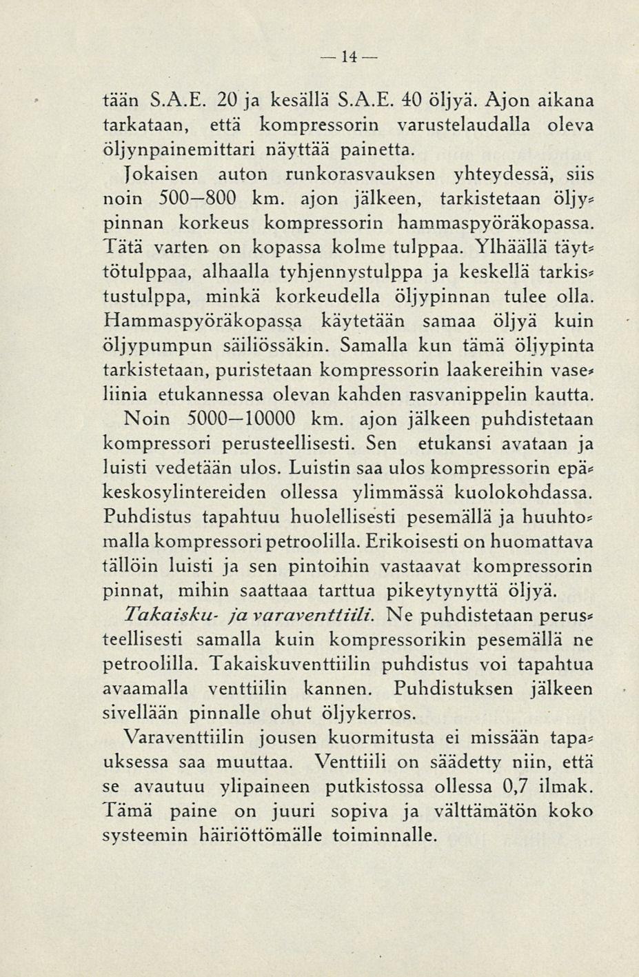 12 tään S.A.E. 20 ja kesällä S.A.E. 40 öljyä. Ajon aikana tarkataan, että kompressorin varustelaudalla oleva Öljynpainemittari näyttää painetta.