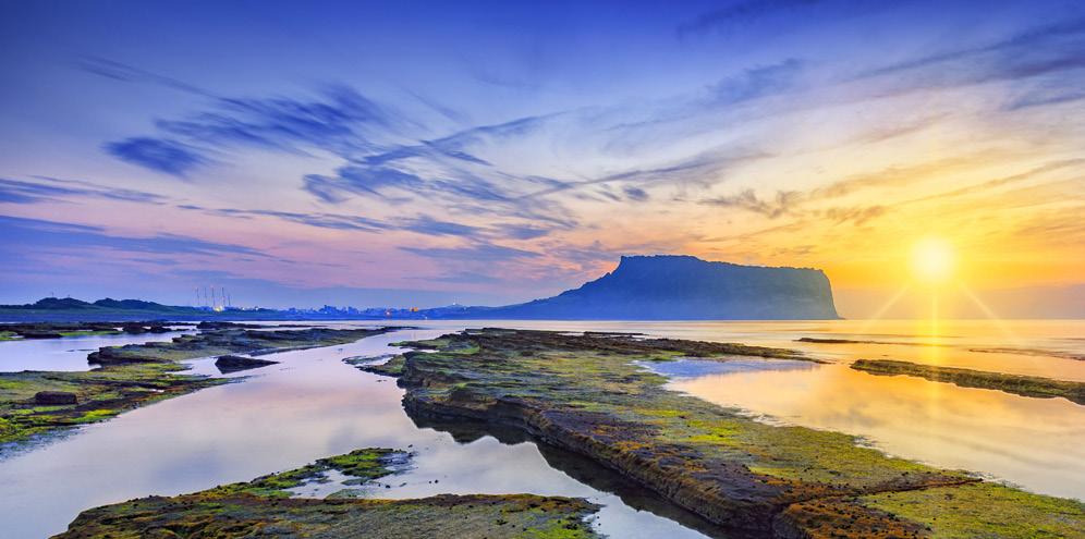 ELÄMYSTEN ETELÄ-KOREA Soul Gyeongju Busan Jeju Soul Pääkaupunki Soul kuninkaallisine palatseineen ja pilvenpiirtäjineen saattelee sinut kiertomatkallemme eksoottiseen Etelä-Koreaan. Tutustut mm.