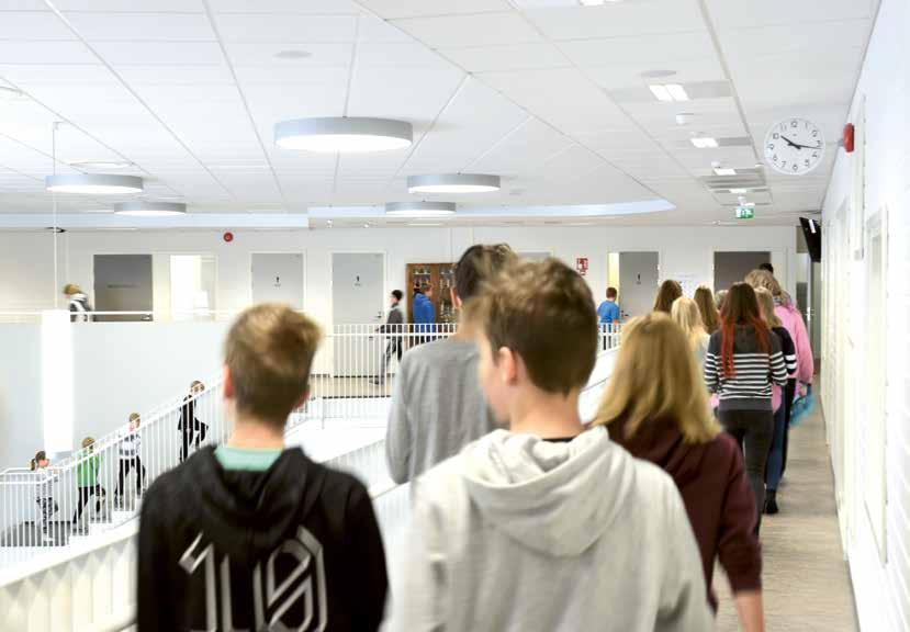 On bling-blingiä ja muuta nuoriin vetoavaa. Heille nuuskaaminen on myös sosiaalinen asia. On tärkeää viestiä kavereille, että minäkin käytän. Mikä on kiellettyä, on myös kiehtovaa, Hintikka sanoo.
