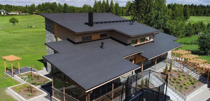 VALMISTETTU PLANO XL SUOMESSA Bitumi Kattolaatat Plano XL on nykyaikainen kumibitumikattolaatta modernilla ulkonäollä.