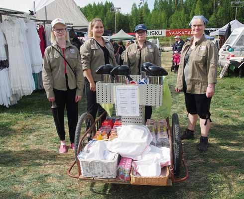 Vasemmalta, Elina, Elena, Annika ja Outi.