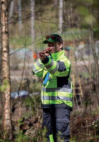 TAPAHTUMAN PÄÄYHTEISTYÖ- KUMPPANIT 105 METSÄKONEENKÄYTTÖ YKSILÖKILPAILU LAJIKUVAUS Metsäkoneen käyttö -lajin kilpailutehtävät pohjautuvat metsäalan perustutkinnon ammatillisten opintojen kiitettävä