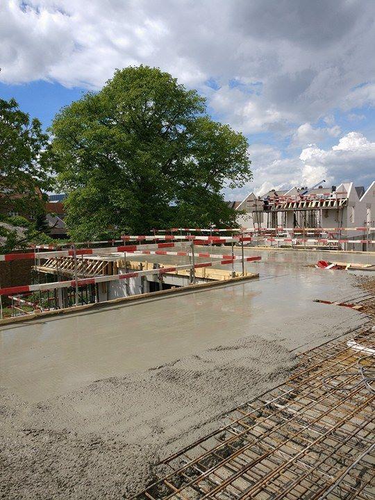 20 PICTURE 12. Pouring concrete 5.3.4 Masonry walls After the situ concrete is masoning of the walls and continuing with the rough works of the next floor.