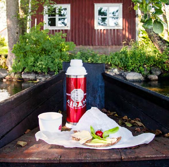 KLASSIKKO TERMOPULLOT Perinteinen termospullo on kuulunut suomalaiskotien vakiovarustukseen jo yli 80-vuoden ajan. Kylmä kylmänä ja kuuma kuumana - lupaus pitää vielä tänäkin päivänä.