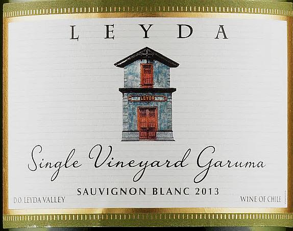 Chile, DO Valle de Leyda: Leyda Garuma Vineyard Sauvignon Blanc 2017 Arvio: Rehevän runsas tuoksu on vihertäväsävytteinen, avoin ja nuorekas, muistuttaen herukkapensaan lehtiä, karviaismarjoja sekä