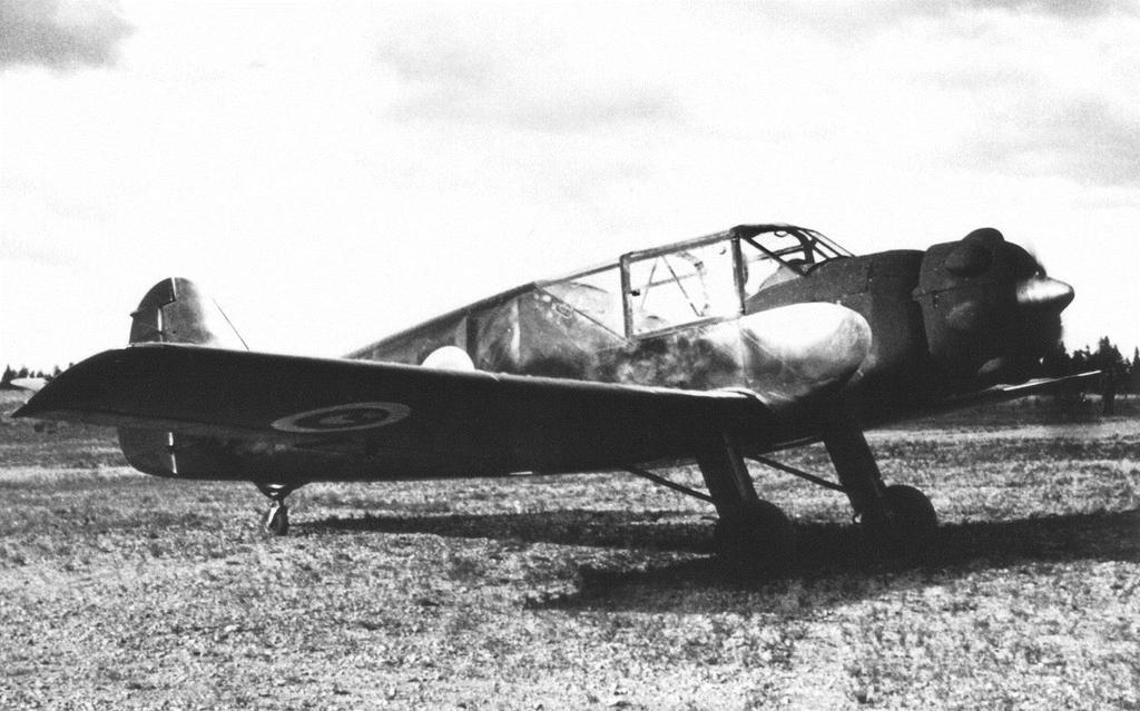 Ilmavoimien lentokonetyypit sotienjälkeisenä aikana Valmet Tuuli II Valmet Tuuli II oli kotimainen kaksipaikkainen koulukone.