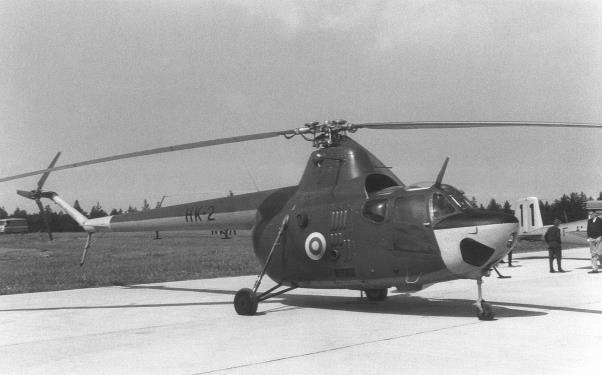 SM-1/600 SZ ja 600 W SM-1/600 SZ ja 600 W olivat puolalaisia kolme neljäpaikkaisia venäläisen Mi-1 - helikopterin lisenssiversioita ja Suomen puolustusvoimien ensimmäisiä helikoptereita.
