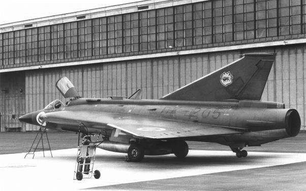 Saab 35 BS, S ja FS Draken Saab 35 BS, S ja FS Draken olivat ruotsalaisia yksipaikkaisia torjuntahävittäjiä. B- versiota tuli ilmavoimille Ruotsista seitsemän kappaletta.