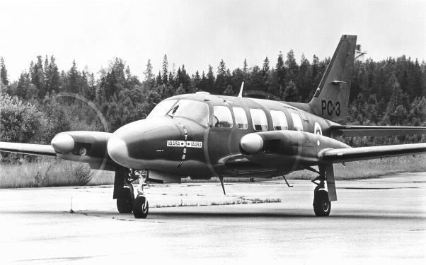 Piper PA-31-300 Navajo ja Pa-31-350 Chieftain Piper PA-31-300 Navajo ja Pa-31-350 Chieftain olivat yhdysvaltalaisia kaksimoottorisia kahdeksanpaikkaisia liikelentokoneita.
