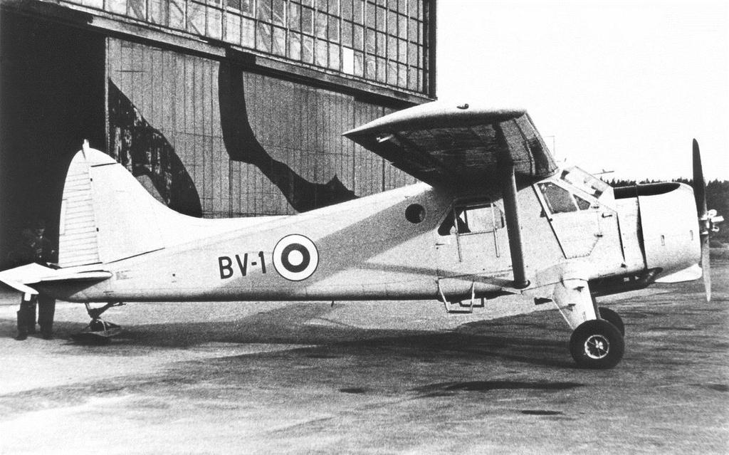 De Havilland Canada DHC-2 Beaver De Havilland Canada DHC-2 Beaver oli kanadalainen kuusipaikkainen kuljetus- ja yhteyskone, joka oli suunniteltu Kanadan laajojen alueiden lentokuljetuksiin.