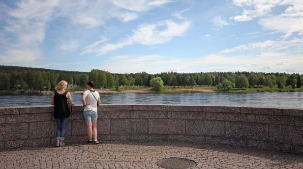 kaupungissa otetaan käyttöön sosiaaliset hankintakriteerit julkisissa hankinnoissa ja edistetään tätä kautta työttömien työnhakijoiden työllistymistä yrityksiin.