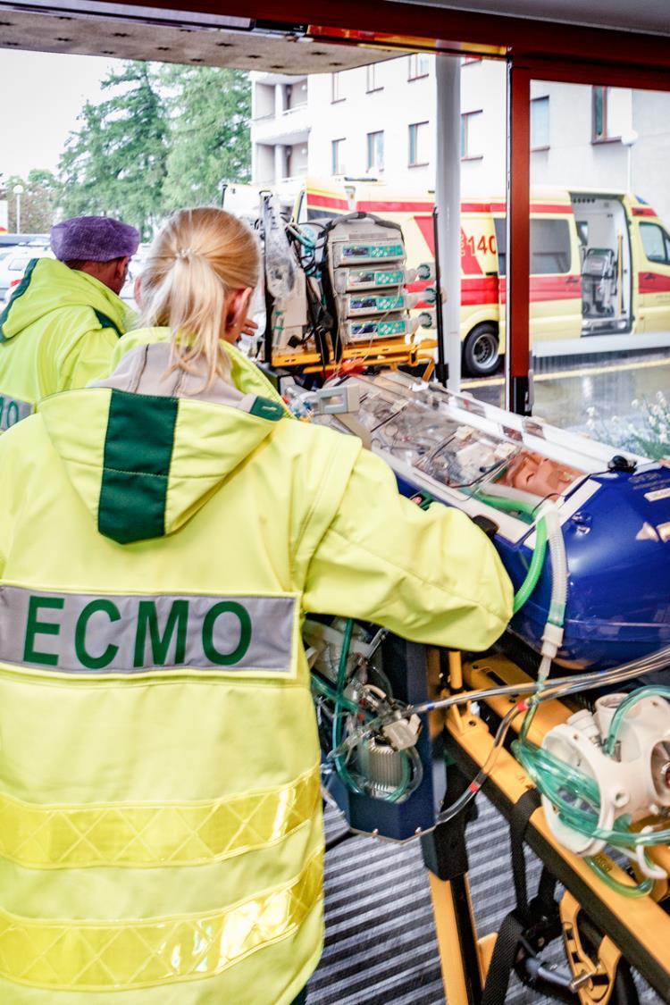 LASTENKLINIKALLE AVAUTUI KANSALLINEN ECMO-HOIDON KESKUS Lastenklinikalla on tarjottu vuosia ECMO-hoitoa HUSalueen lapsille.