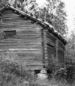 .. 13 Runkoon liittyvien rakenteiden korjaus... 14 Tilkitseminen... 14 Kirjallisuutta... 16 Hirsirakennuksen runko on aikojen myötä saattanut kokea useita eri vaiheita.