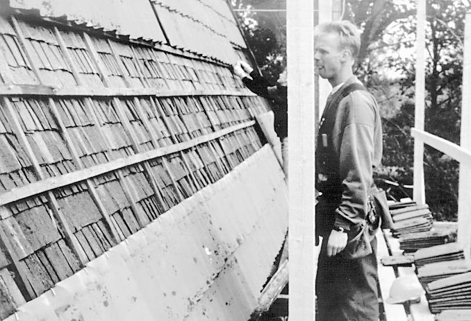 Tiilikaton korjaus 5 T Y Ö O H J E E T Kevyt kunnostus, katon paikkaus S ärkyneiden tiilien vaihto on normaalia katon huoltoa.