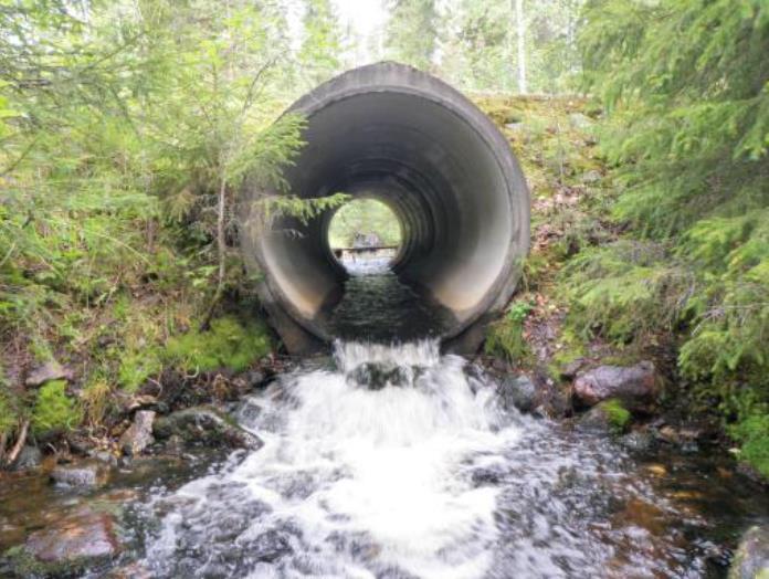 Suositeltavinta on korvata läpikulkuesteenä toimiva rumpu joko sillalla tai riittävän suurikokoisella rummulla, joka upotetaan osittain pohjamaahan.