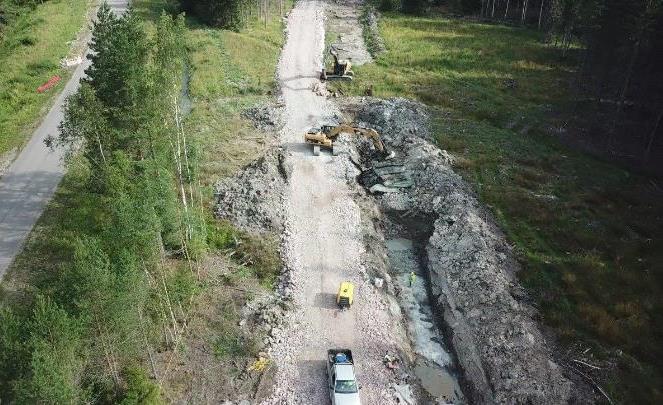 kaivetaan putkikaivantoa Putken asennustyöt ovat