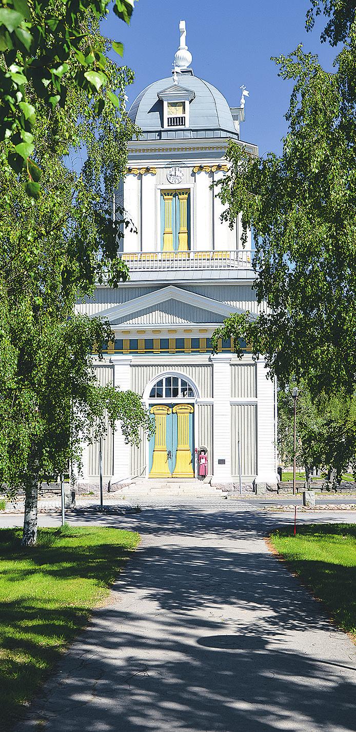 MariHautamäki Hautamäki Mari Hautaan saatto Kun siunaustoimituksen päätösvirsi on laulettu, noudetaan kukat arkun luota ja valmistaudutaan hautaussaattoon.