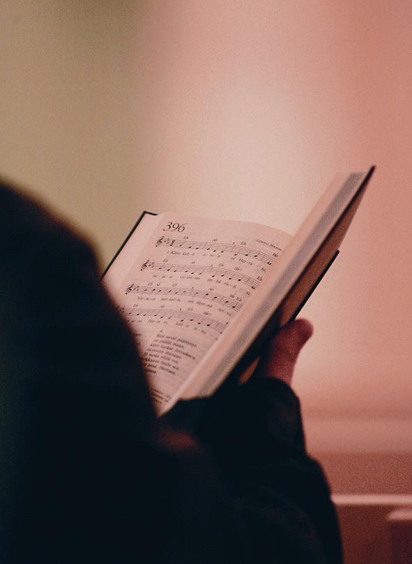 Yksinlaulujen tulee olla hengellisiä lauluja ja muidenkin musiikkiesitysten tilaisuuteen sopivia. Pyydettäessä kanttori yleensä musisoi mielellään ilman erillistä veloitusta.
