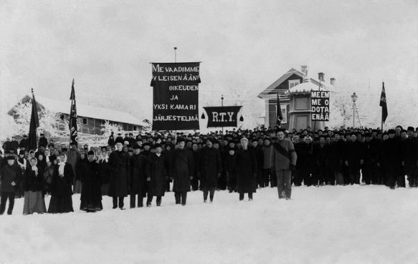 Koulutusohjelma käsittelee yhteiskunnallista muutosta antropologian, kehitysmaatutkimuksen, poliittisen historian ja talous- ja sosiaalihistorian