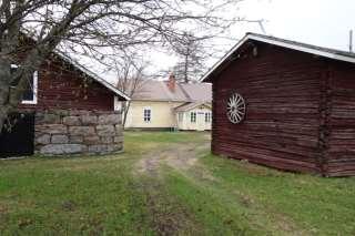 Maisema avautuu peltojen yli Oulujoelle ja sen vastarannalle. Raittimiljööseen kuuluvat Ala-Sipolan ja Yli-Sipolan pihapiirit, Niskankylän nuorisoseuran talo ja Niskankylän hautausmaa.