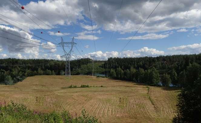 118 Ympäristövaikutusten arviointiselostus Kuva 7.43. Talliniemi, kuvauspaikka 6. Voimajohtoreittivaihtoehto B1 sijoittuu kuvassa nykyisen voimajohdon vasemmalle puolelle eli itäpuolelle.