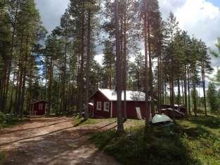 Ympäristövaikutusten arviointiselostus 135 8.2.2 Maatalous- ja peltoalueet sekä luonnonvarojen hyödyntäminen Kuva 8.7. Lomarakennus johtoreittivaihtoehdon B1 varrella.