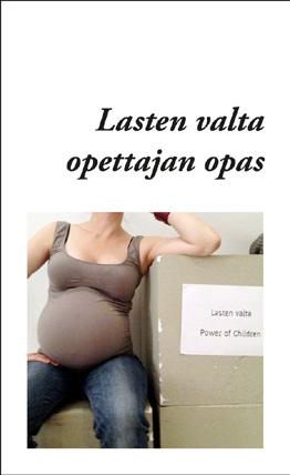 Esitys-lehden 4/2014 teema oli Nauru ja lehden päätoimitti Pilvi Porkola. Lehti ilmestyi 14.11.2014. Lehdessä toimittaja ja komiikan tutkija Janne Zareff kirjoitti ironiasta keskittyen erityisesti politiikan toimitusten esimiesten twiiteissä esiintyvään ironiaan.