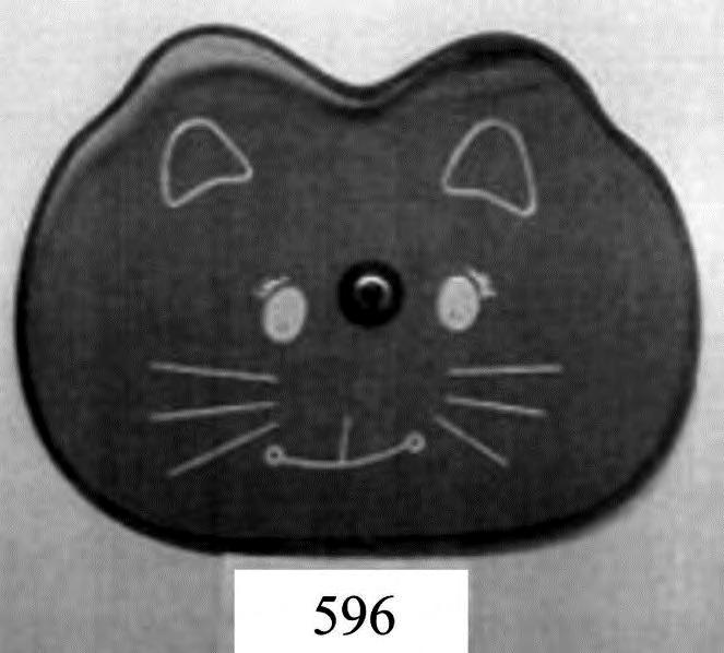 6307 90 10 Aurinkosuojaksi tarkoitettu sovitettu tekstiilitavara, joka on tyylitellyn kissanpään muotoinen, jossa on pyöristetyt kulma ja joka on kooltaan 44 39 cm.