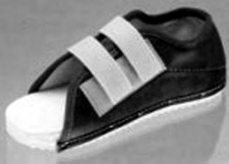 6402 99/ 2. Leikkauksen jälkeiseen käyttöön tarkoitetut kengät, jotka eivät peitä nilkkaa ja jotka on suunniteltu jalkaleikkauksesta tai jalkapöydän vammasta toipuvien käyttöön.