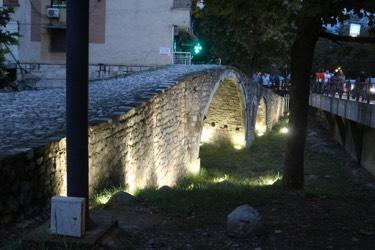 päätelmän tarkennusta LOREM IPSUM Epirus Novan alueen Apollonia sijaitsi n. 90 km Durresista etelään ja n. 12 km Fieristä länteen.