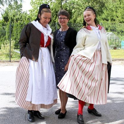 siihen liittyy, mikä osuus on kansanpukujen tutkimuksella, mitä