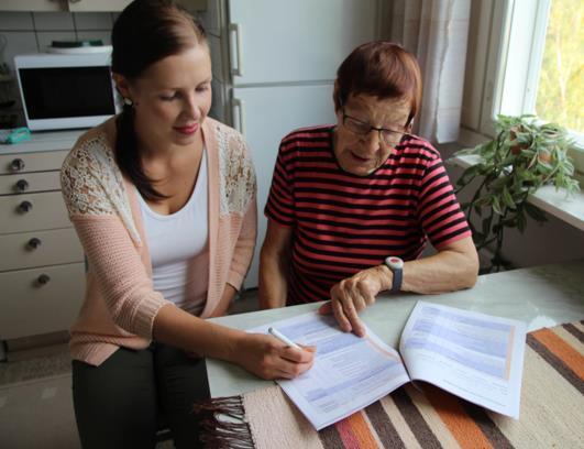 Naapuriapu ja luottamus viranomaisiin Turvaudumme 80 % perheeseen 69 % ystäviin 49