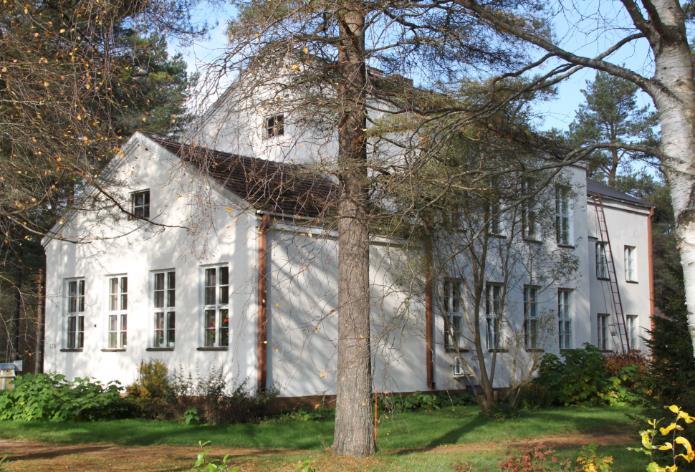 (2002) kohteiden nykyiset arvot. Inventoinnissa kiinnitettiin erityistä huomiota vuosina 1945 1990 valmistuneisiin rakennuksiin, joista yhteisöllisesti tärkeimpiä ovat lukuisat koulut. Kuva 26.