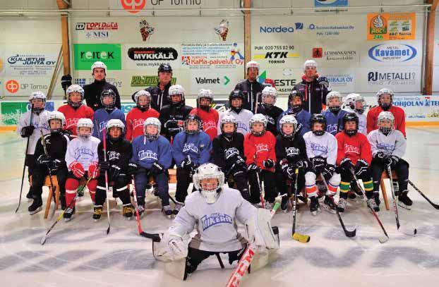 F-junnujen kausi aloitettiin heinäkuun helteissä Ville Pokan pelileiriltä ja jatkui TIHC:n toisella pelileirillä. Luonnonjäille päästiin ensimmäisen kerran 29.10.