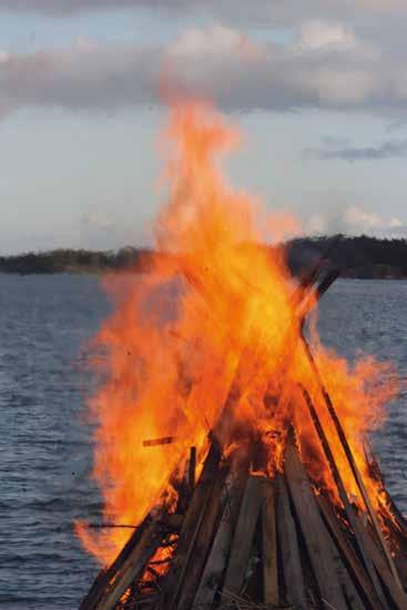 Pääsiäisestä aloitamme taas isäntävuorot, niin että isännät ovat paikalla perjantai-illasta sunnuntai-iltaan ja kesäkuun alusta joka päivä.