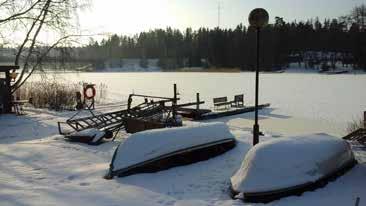 Siivoamme vessat,suihkutilat, tiskipaikan yleiset tilat sekä pesemme ikkunat. Mikäli sää sallii haravoimme myös aluetta. Tarjoilu kaikille osallistujille.