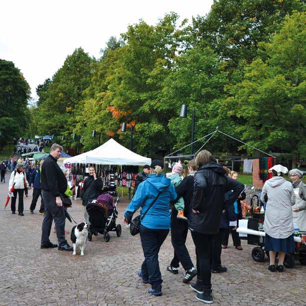 Kirkkoon kuuluminen seurakunnittain vuoden alussa (%) Kyrkans medlemmar församlingsvis % 28 29 21 211 212 213 217 Tuomiokirkko 73,6 72,9 73,4 69,9 68,6 67,5 65,8 64,2 63, 62,1 Leppävaara 74, 72,8 72,