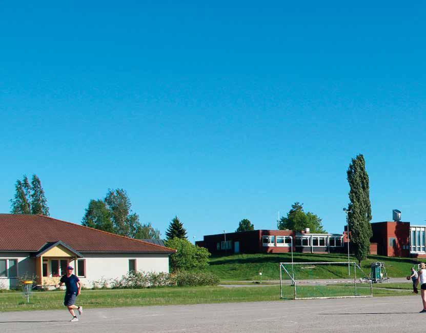 LIIKUNTA- JA ULKOILU- PAIKAT (Salivuokran hinta 1h vuorosta. Mikäli varattu esim. 2h/vkossa kerrotaan tuntihinta kahdella.) KOULUJEN SALIT 1 NUMMEN KOULU Koulutie 4.