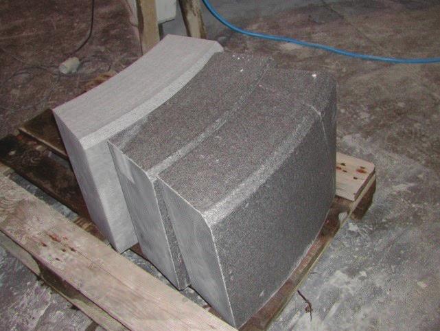 1 Valmistelevat työt Kiviverhoussuunnitelmaa laadittaessa on varmistettava, että verhoiltava betonrakenne on riittävän hyväkuntoinen. Korjausalustalta edellytettävä vetolujuus on 1,5 MPa.