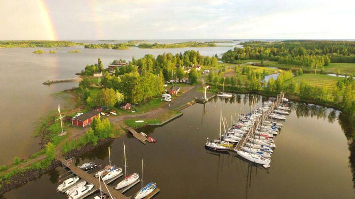 Seuran hallituksen muodostivat kommodori Mattiveikko Salo, varakommodori Vesa Vaihoja, sihteeri Ismo Väisänen, taloudenhoitaja Tuukka Lisko, junioripäällikkö Timo Kemppainen, laskuttaja ja