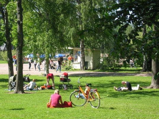 Luonto hoitaa mieltä ja kehoa Myönteiset tunteet lisääntyvät ja mieliala tasaantuu.