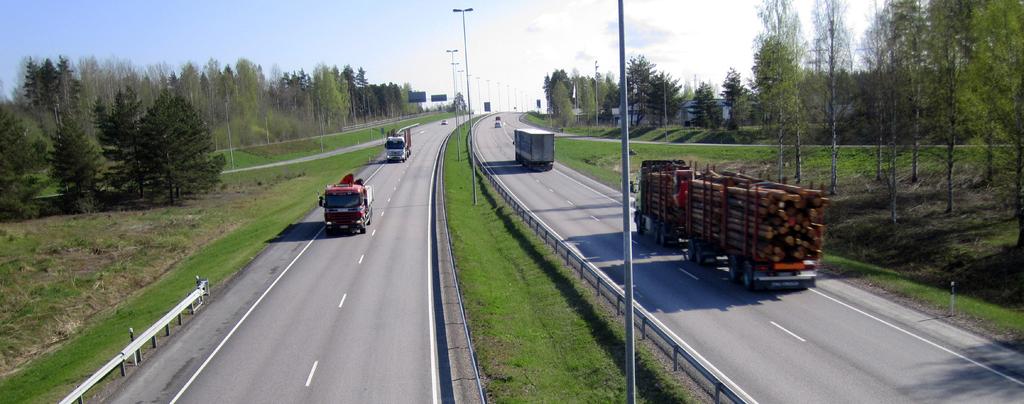 1.4 Liikenne Liikennettä valtatie kuudella, kuva Etelä-Karjalan liitto Kasvaneet liikennemäärät on huomioitu kokonaismaakuntakaavassa (2011) hyvin ja muutamia tarkennuksia tehtiin 1.