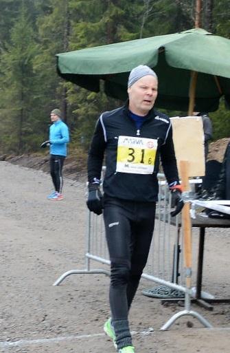 Juha Mäkinen 9.3.1960 Lentopalloa 33v saakka kilpailu ja harjoitusmielessä. Sen jälkeen juoksuharrastusta mm.
