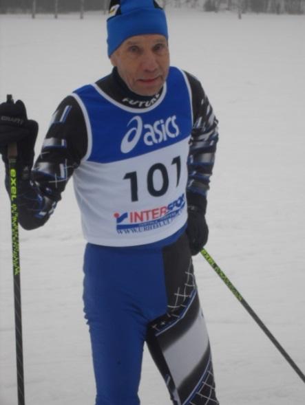 Timo Nurmi 17.2.1942 On pysyminen liikuntakuntoisena mahdollisimman pitkään. Parhaat tulokset on tehty yli 30-vuotiaana. -Maraton 42.2 km 3.23.0 Helsinki v.1985. -Pirkan- hiihto 90 km 6.