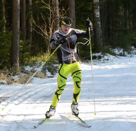 Eero Tiuttu 1993 Jääkiekkoa olen harrastanut ja pesäpalloa aina aikuisikään asti. Muutenkin urheilua monipuolisesti ja parikymppisenä panostusta ampumahiihto-ja juoksuun vähän vakavammissa mielin.