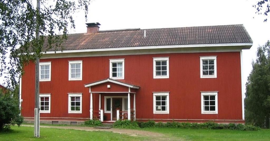 Hokkalan talo Mulikanmäellä Pylkönmäen Mulikassa Pihalla olevassa laatassa